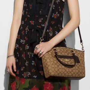 🍒COACH Crossbody Detachable Purse🎀